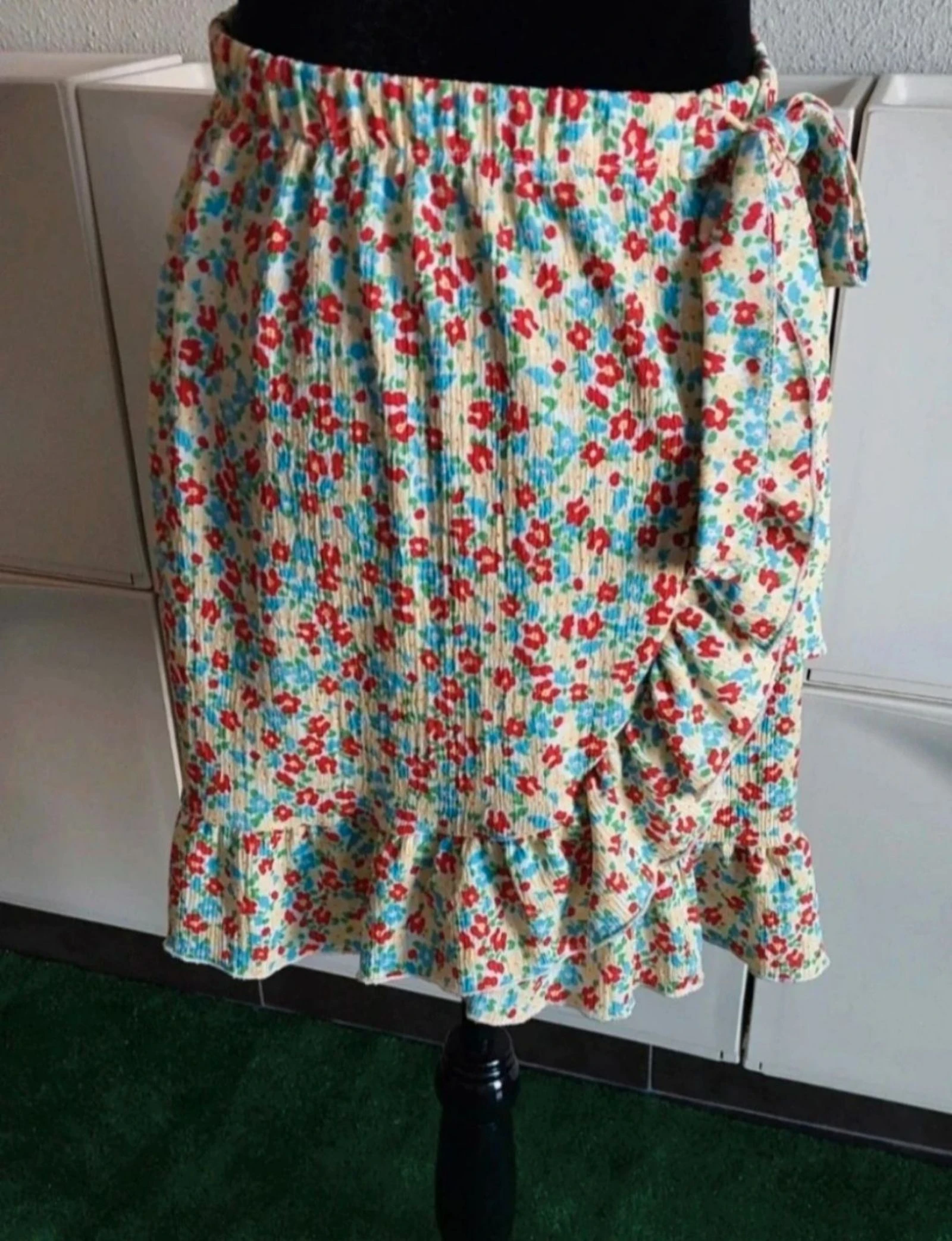 🏵bonita falda colorida talla L🏵 – photo 2